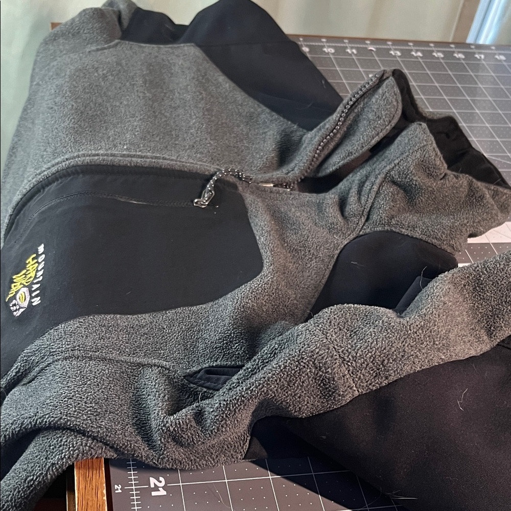 Mountain Hardwear Men's Performance Jacket in Gray and Black - Picture 8 of 10